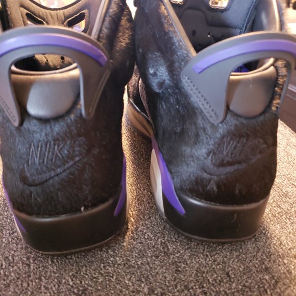 Men\'s Nike Air Jordan 6 Retro Social Status - size 11